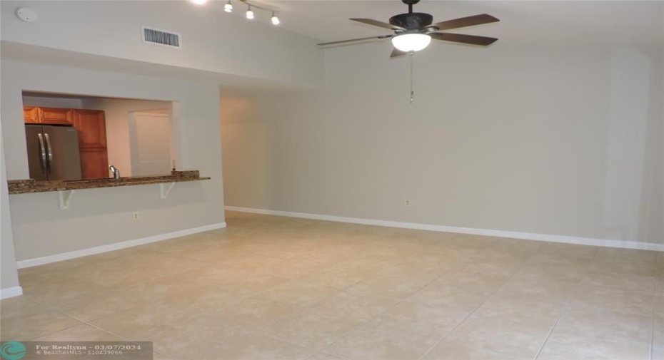 LIVING / DINING ROOM