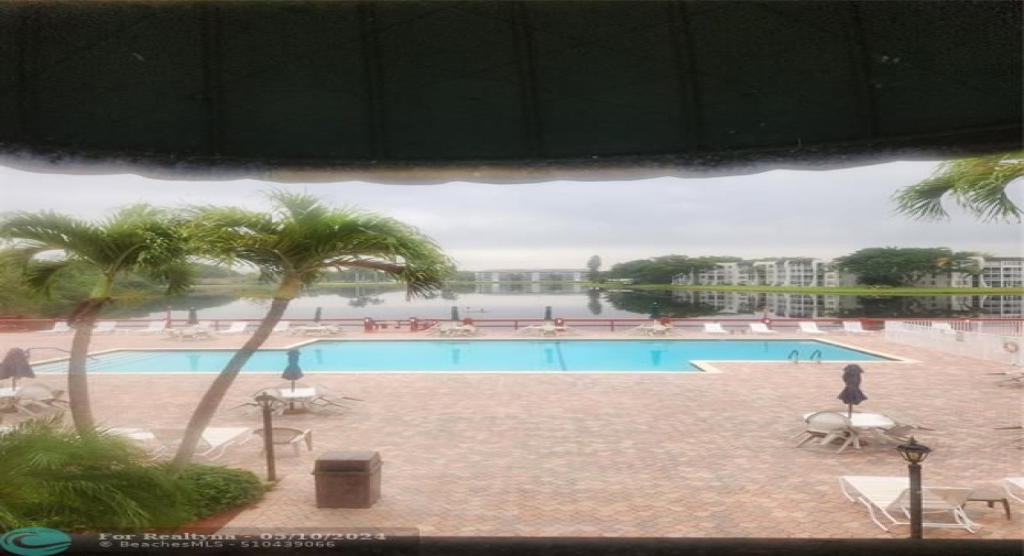 Country Club Pool
