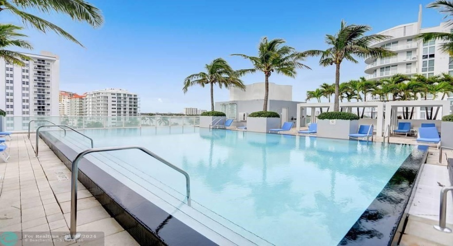 Hotel Pool