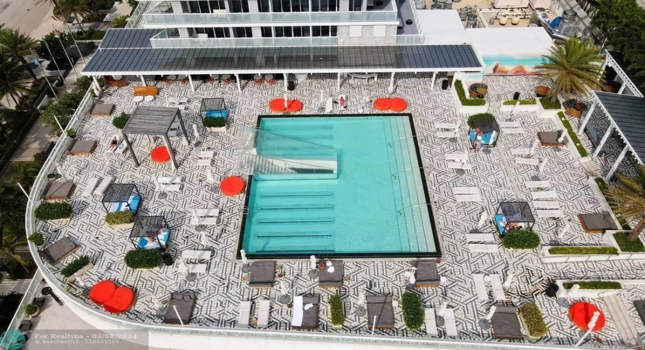 Residence Pool
