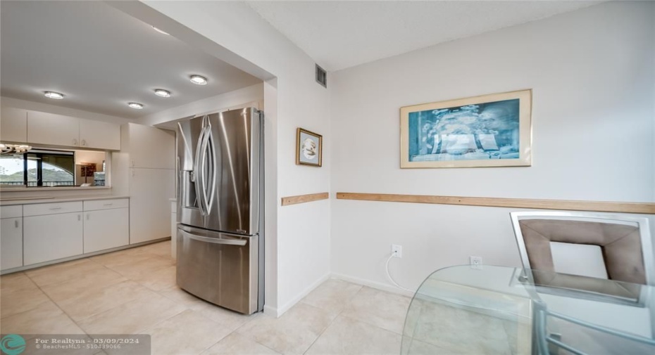 BREAKFAST NOOK & KITCHEN