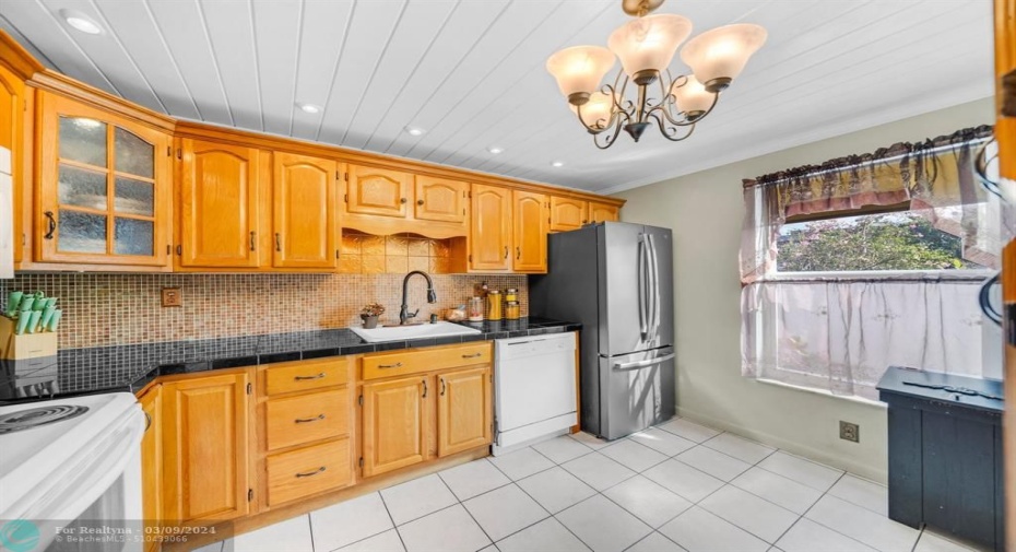 WOOD CABINETS WITH TILE BACKSPLASH
