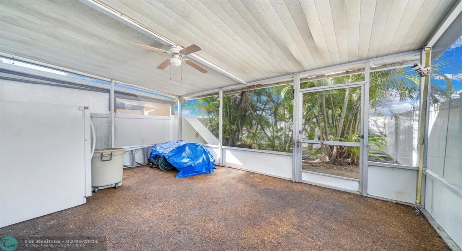 BACKYARD SCREENED IN PATIO