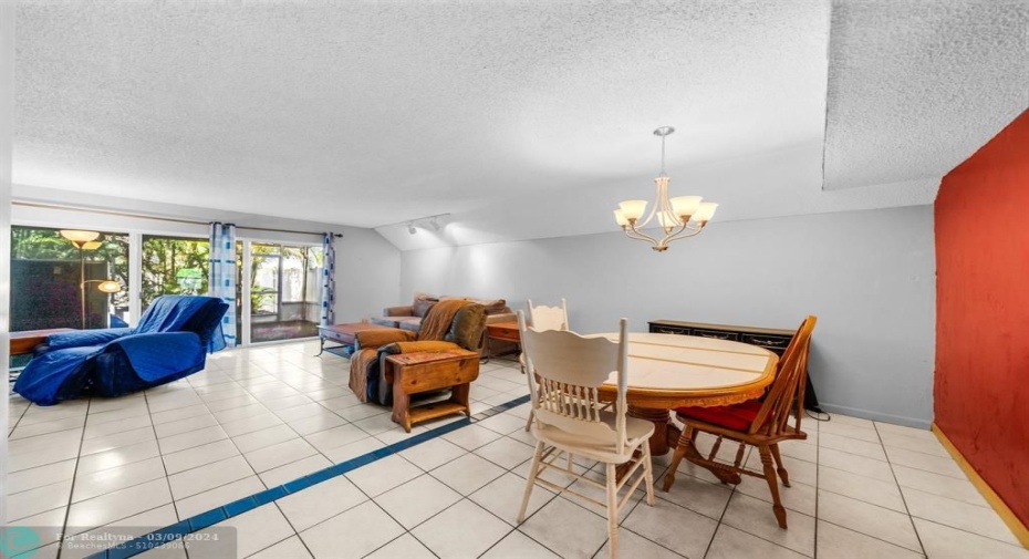 DINING/LIVING ROOM