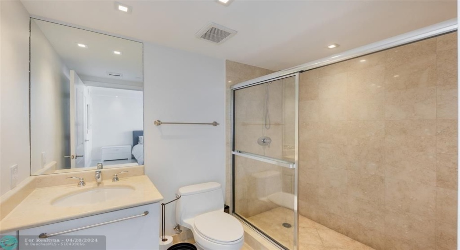 Ensuite bathroom for bedroom 2