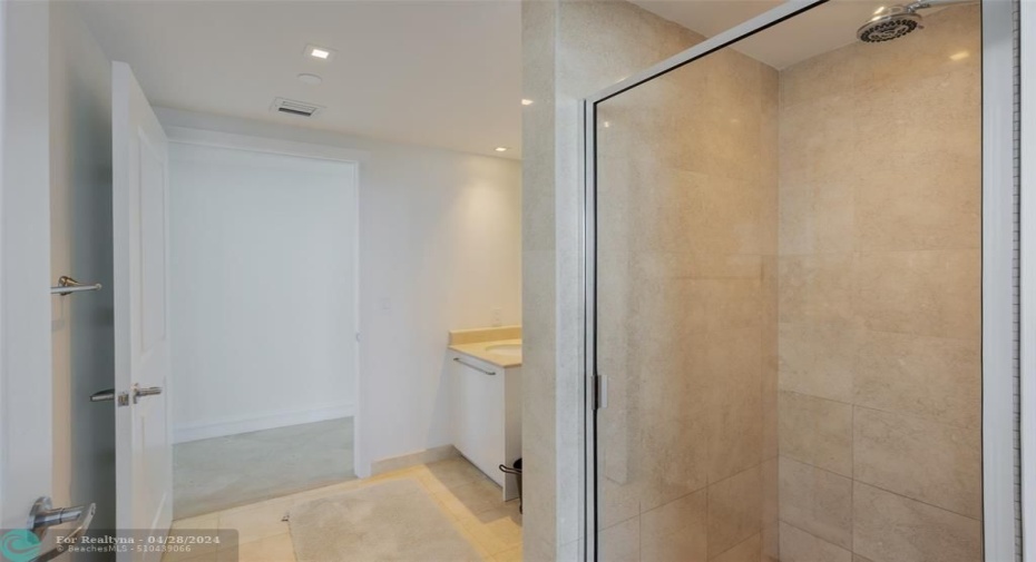 Hallway bathroom 3