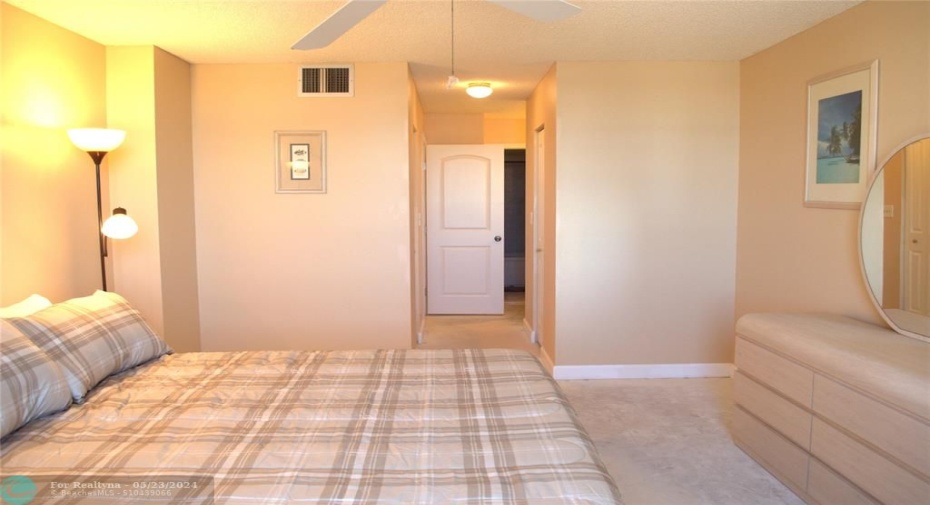 Master bedroom en suite