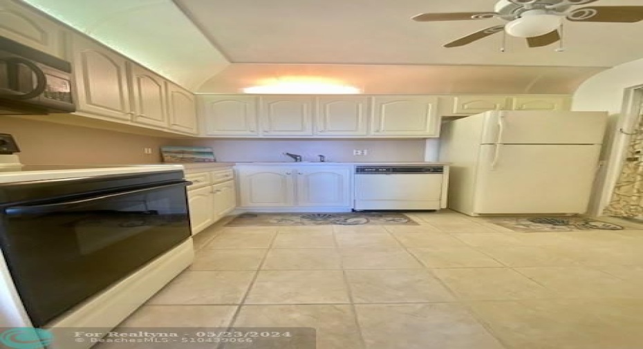 Tile floors, appliances,