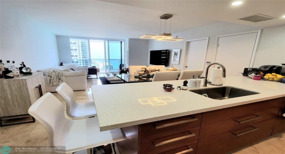 Kitchen & Living