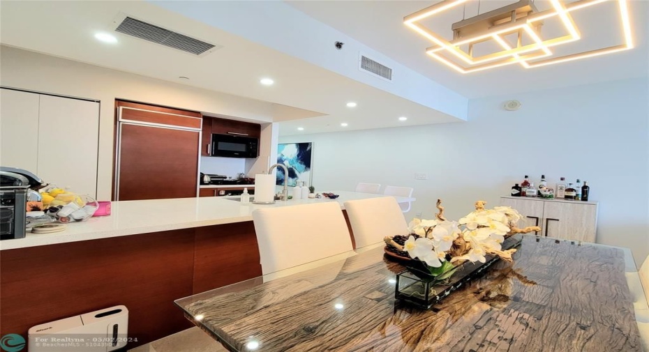Dining & Kitchen