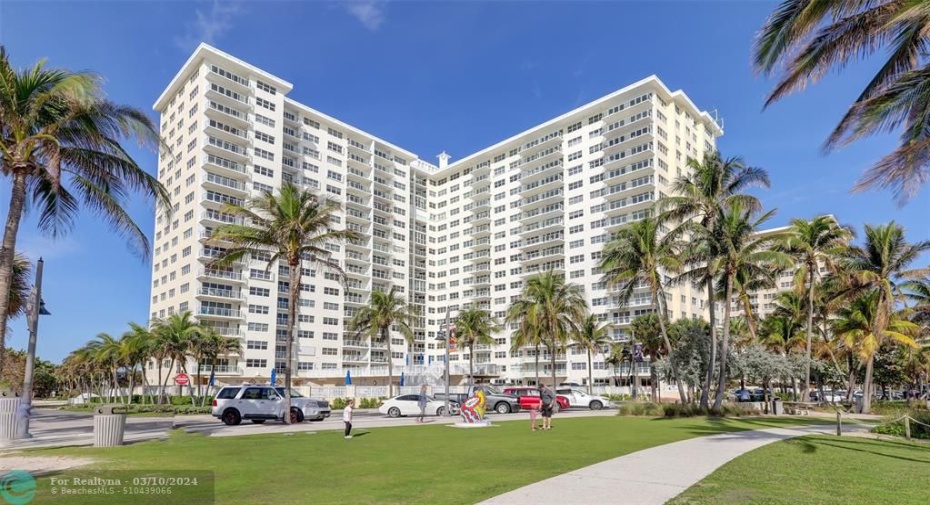Sea Monarch is located in the epicenter of the new Pompano Beach promenade