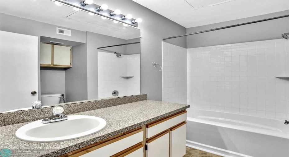Primary En-Suite Bathroom