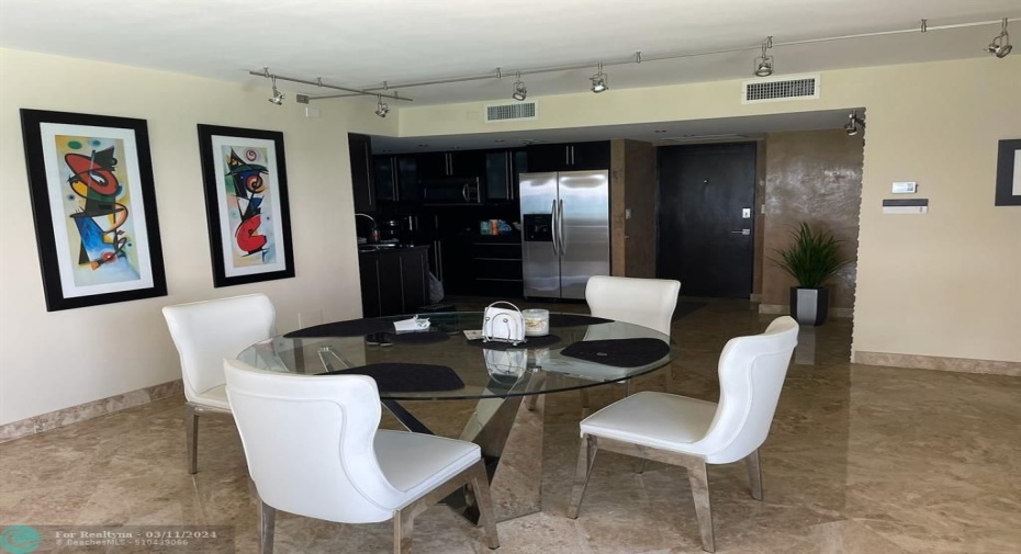 Din Rm to Kitchen