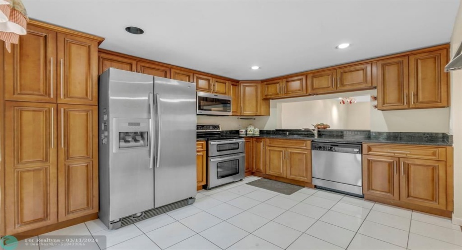 Eat-In Kitchen