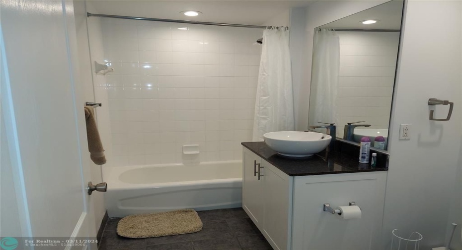 2ND BATHROOM