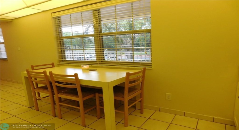 EAT-IN KITCHEN