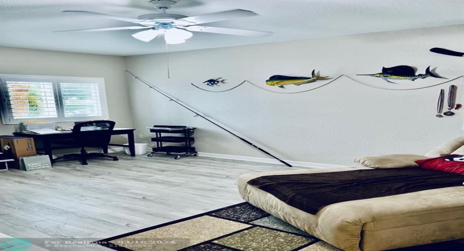 2nd bedroom. Large size