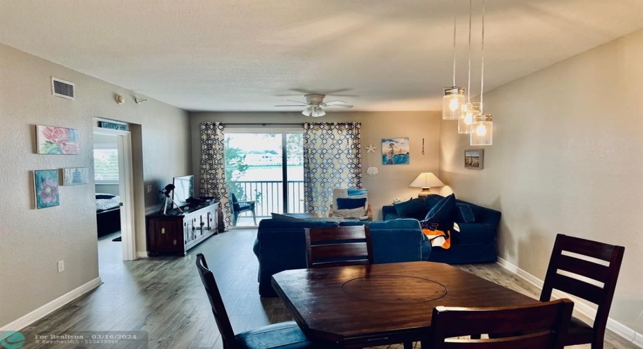 -'.living room/diningroom