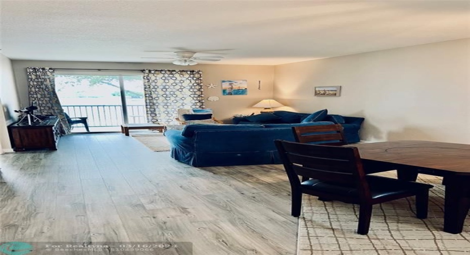 Large living room / diningroom