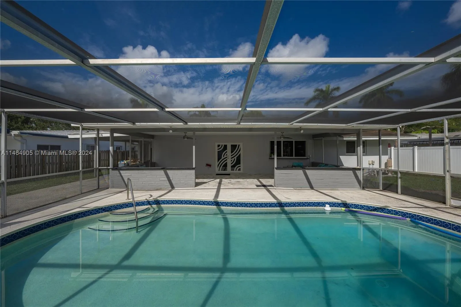 Back Yard/w Screened Patio & Large Pool