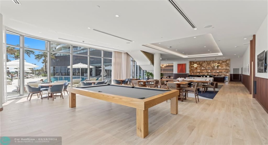 CLUBROOM