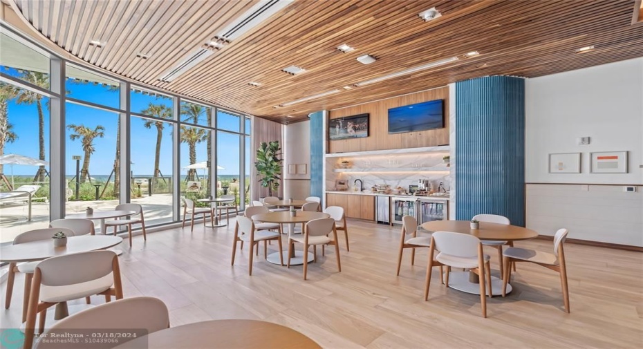 LOBBY/ SNACK BAR