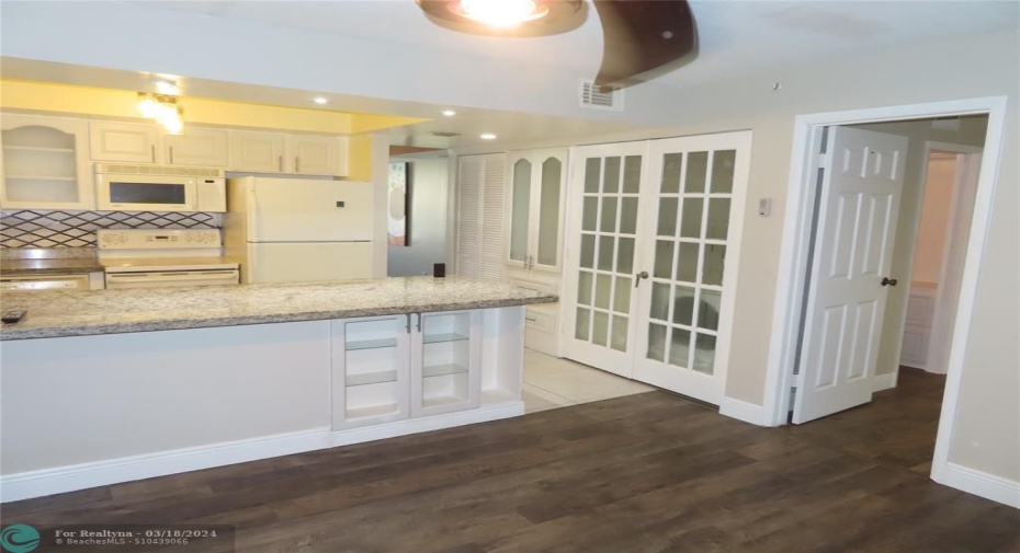 Family room lookingtoward kitchen