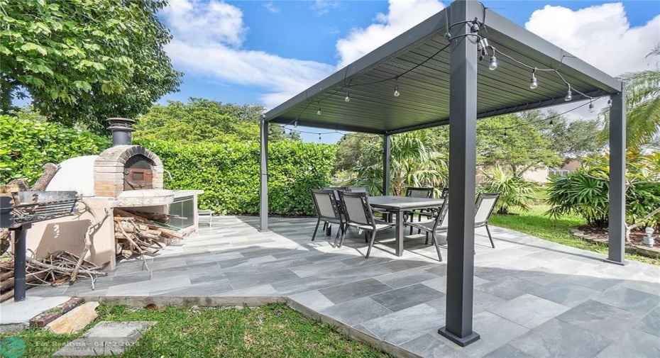 Pergo entertaining area and pizza oven.