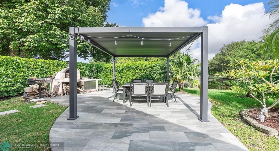 Pergo entertaining area and pizza oven.