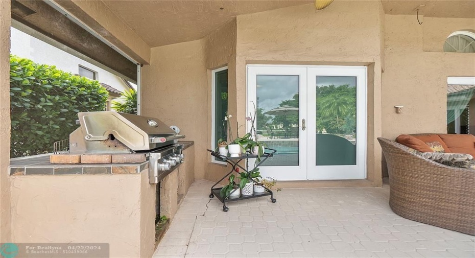 Built-in barbeque grill.