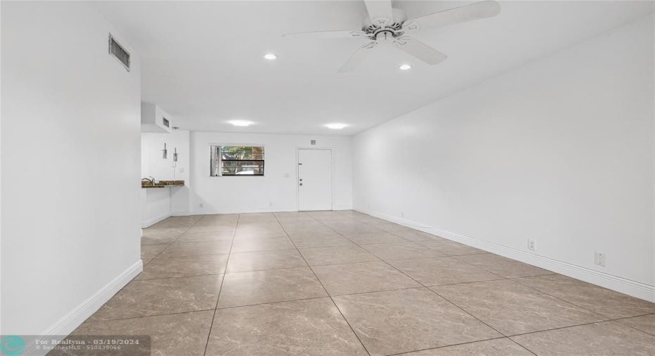Living/Dining Combo Vacant