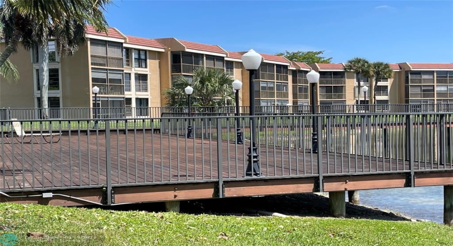 Large sunning deck