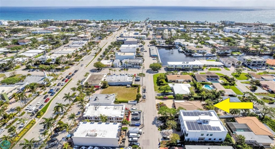 A short walk to the Beach, easy access to Festivals, Restaurants, nightlife and shopping.