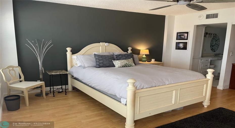 Primary spacious Bedroom