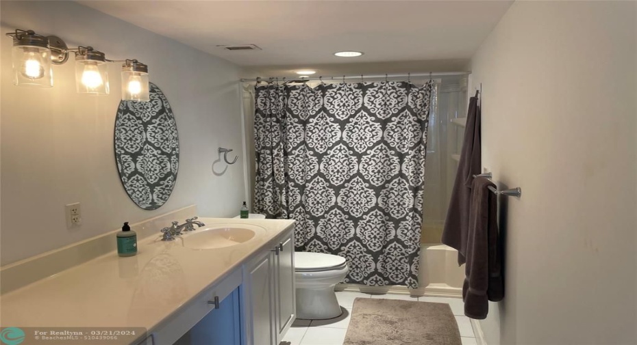 Primary Bathroom with Shower/Tub Combination