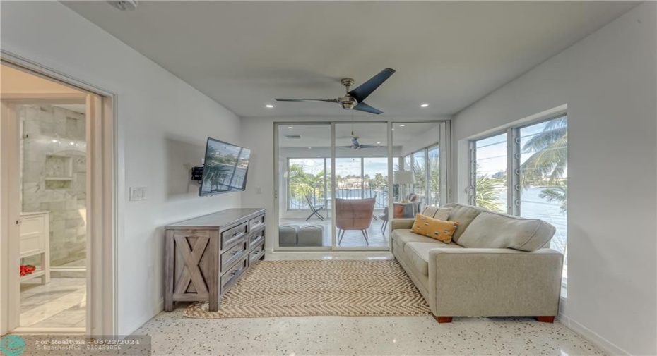 2nd bedroom w/ exit to enclosed patio