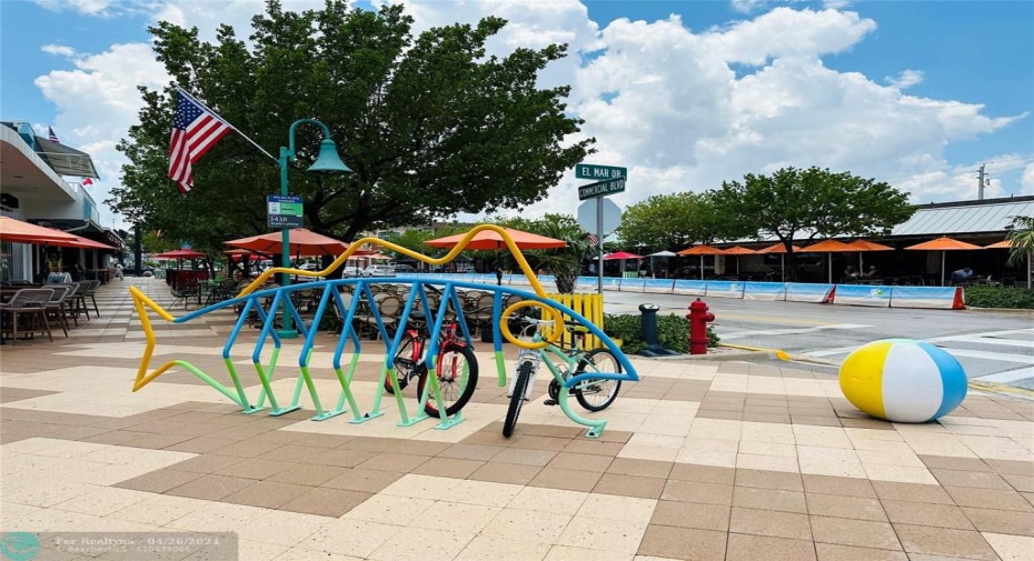 Shopping & dining at Lauderdale by the Sea at walking distance3