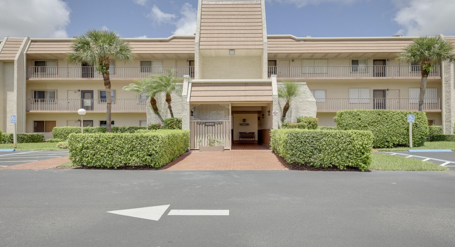 4080 Tivoli Court Unit 206, Lake Worth, Florida 33467, 3 Bedrooms Bedrooms, ,2 BathroomsBathrooms,Condominium,For Sale,Tivoli,2,RX-10945443