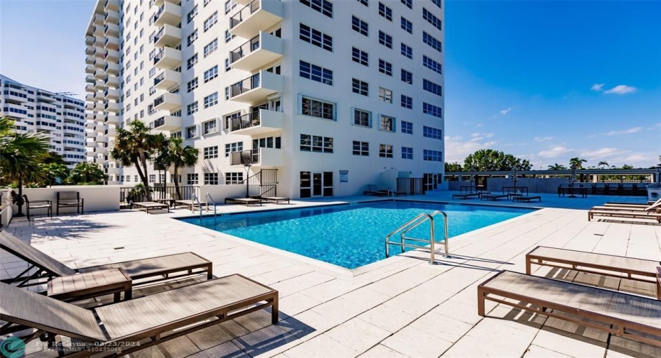 Gorgeous pool area