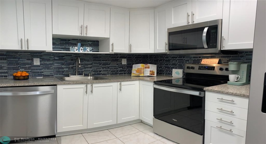 Updated kitchen with all NEW appliances!
