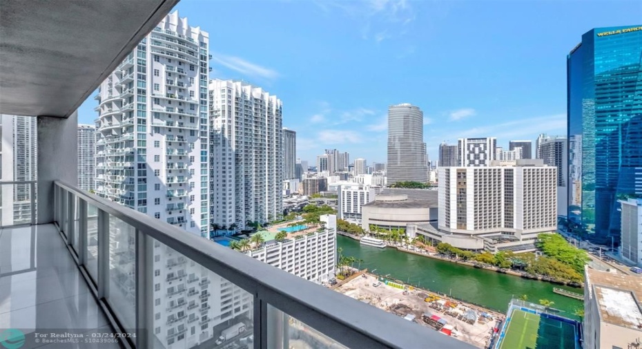 Large oversized balconywith stunning city andwater views!