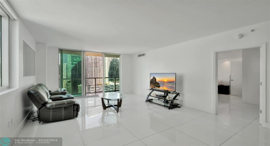 Spacious and open livingarea with split bedroomfloor plan
