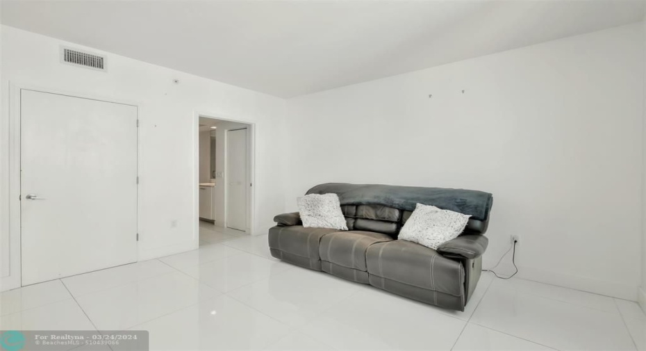 Guest Bedroom is alsospacious with a walk-incloset and access to theguest/hall bath.