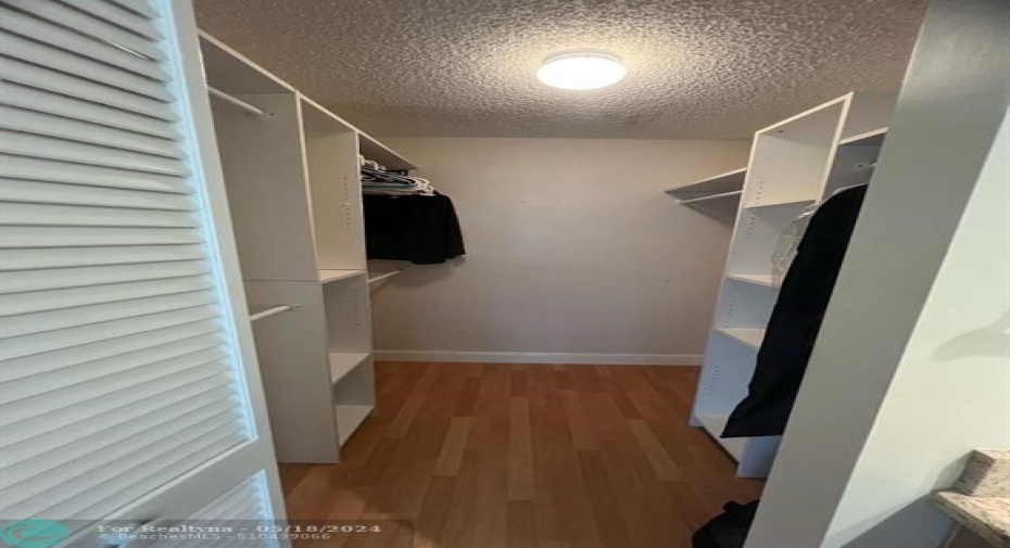 Walk-in Closet