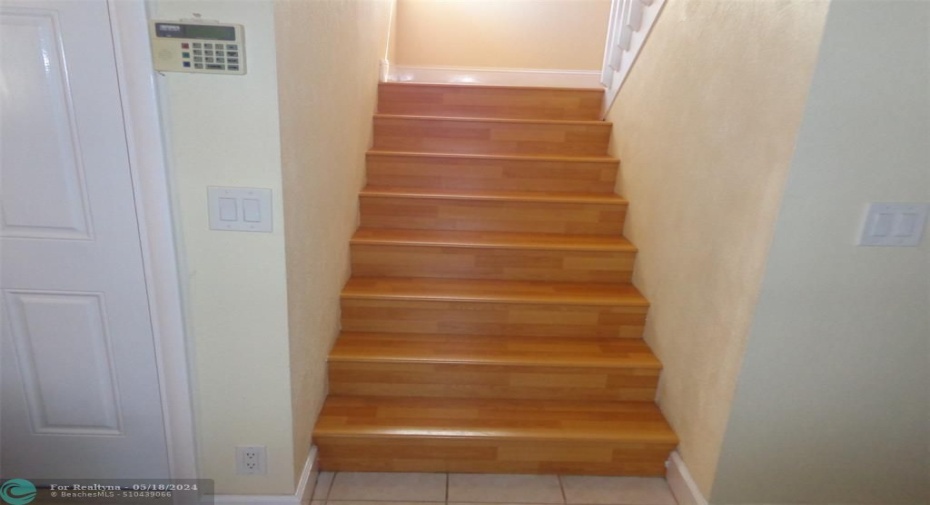 STAIRWAY TO 2ND FLOOR