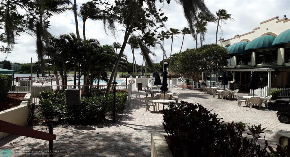 Country Club Chippers pool side restaurant