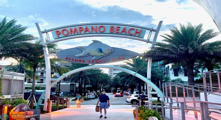 Pompano Pier only a few blocks away with lots of restaurants and entertainment