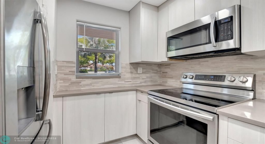 Fully remodeled, modern kitchen!