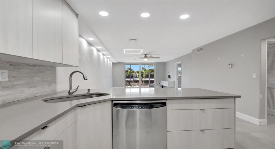 Fully remodeled, modern kitchen!