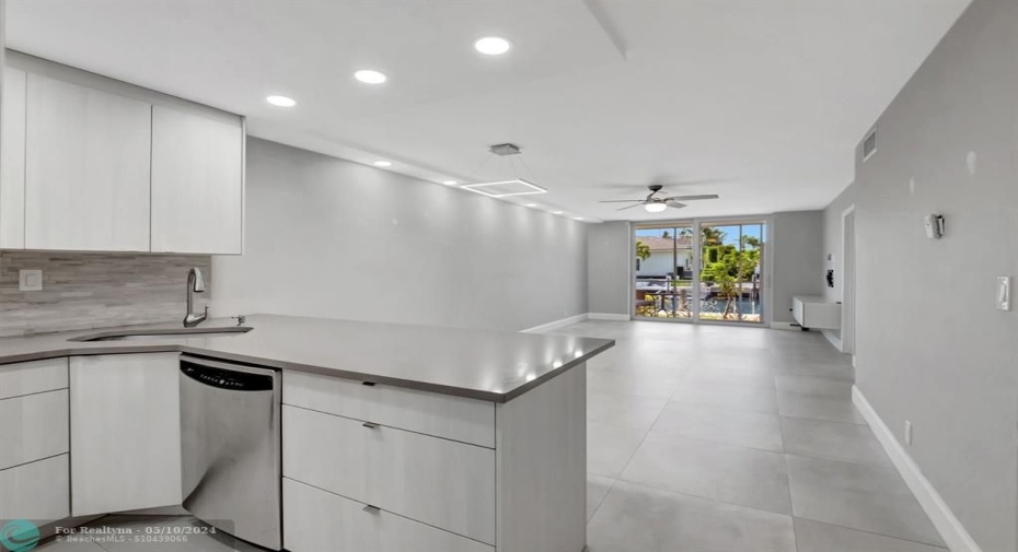 Fully remodeled, modern kitchen!